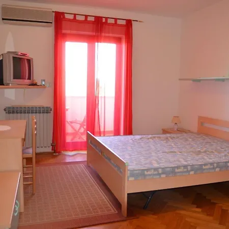 Ana Apartment *
