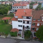Ana